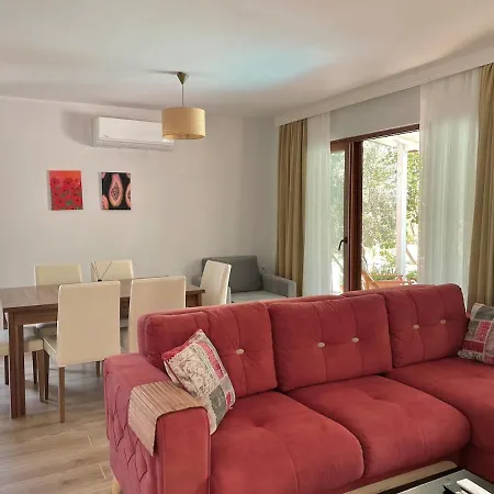 Luxury With Pool In Vila