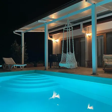 فيلة Luxury With Pool In
