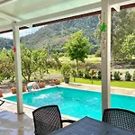 빌라 Luxury With Pool In *