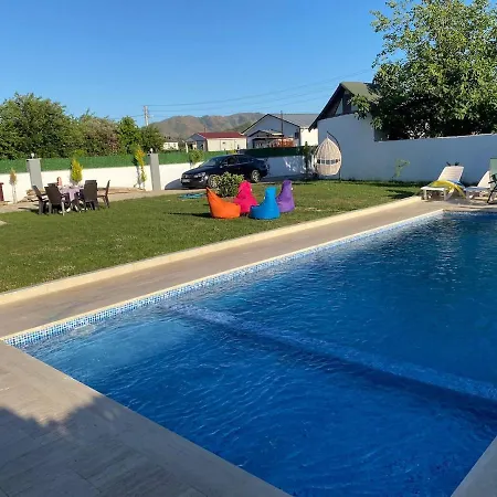 Villa Luxury With Pool In *